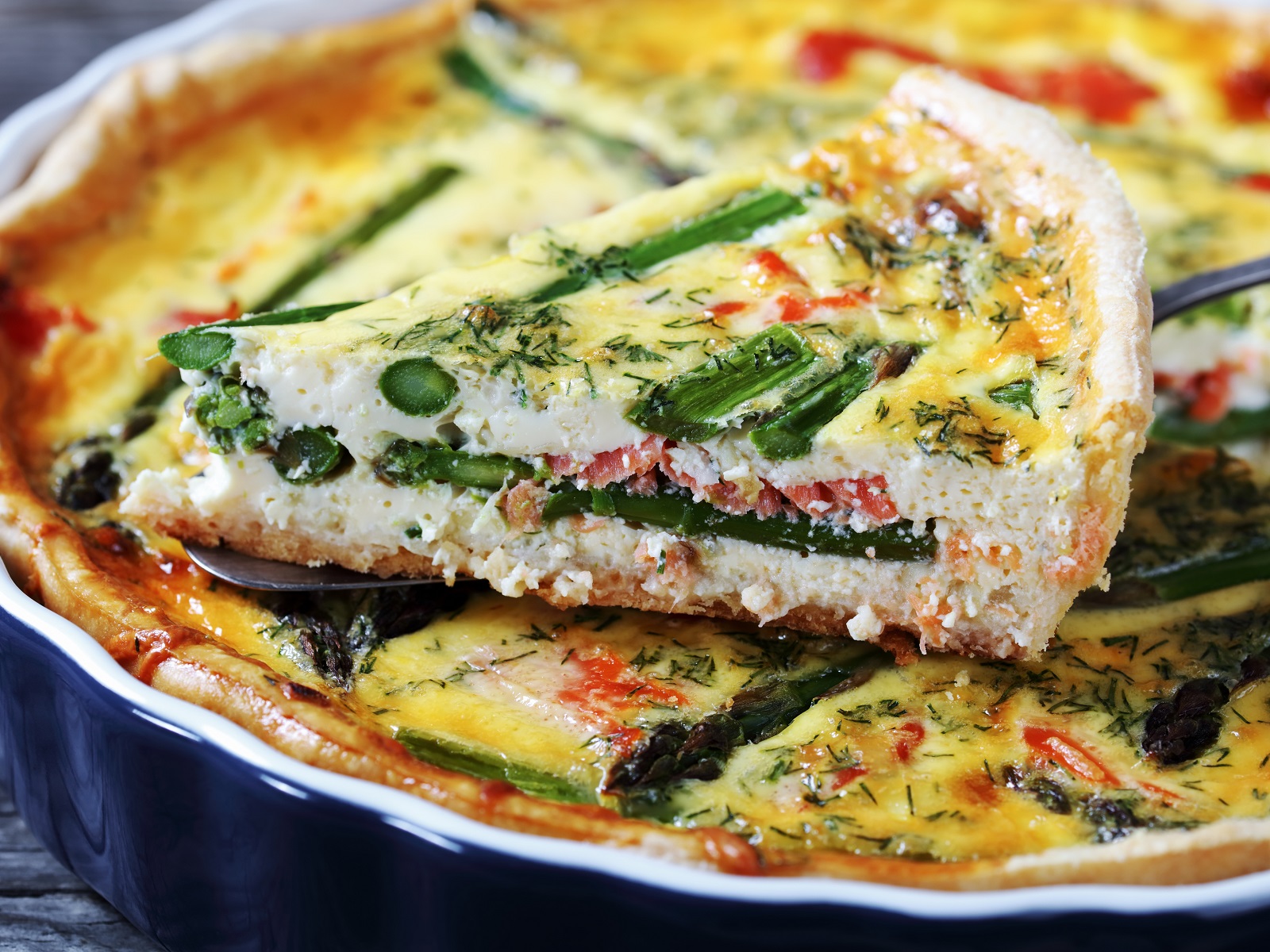 Quiche met zalm en groene asperges